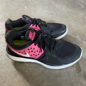 Nike Lunar Switft Air 3- women’s running shoe- black and pink